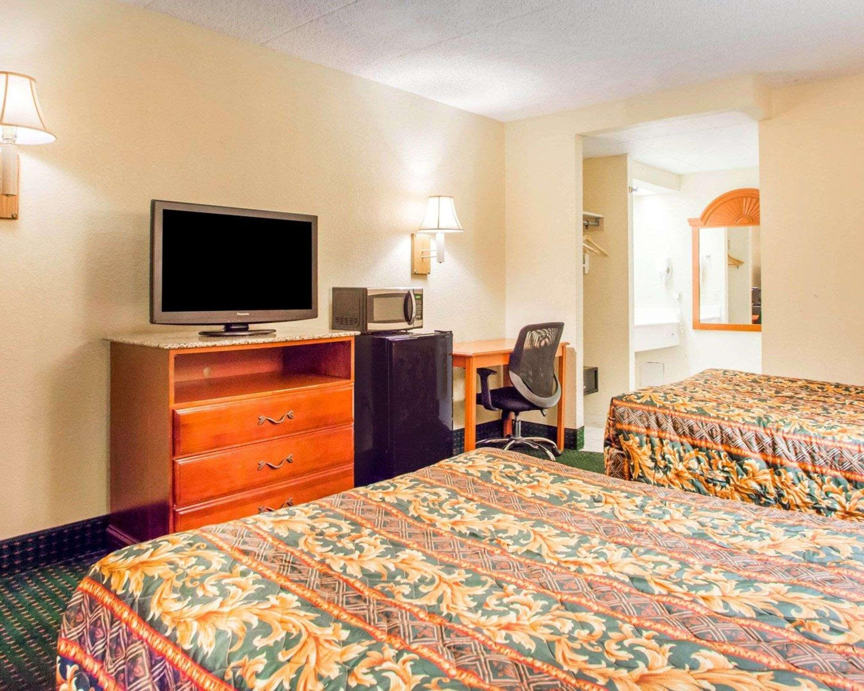 Rodeway Inn Mount Laurel Hwy 73 Exterior photo